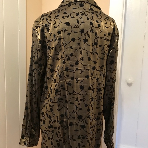 🧨SALE 3/$25‼️ Notations Golden Flocked “Boyfriend” Shirt - Picture 3 of 4